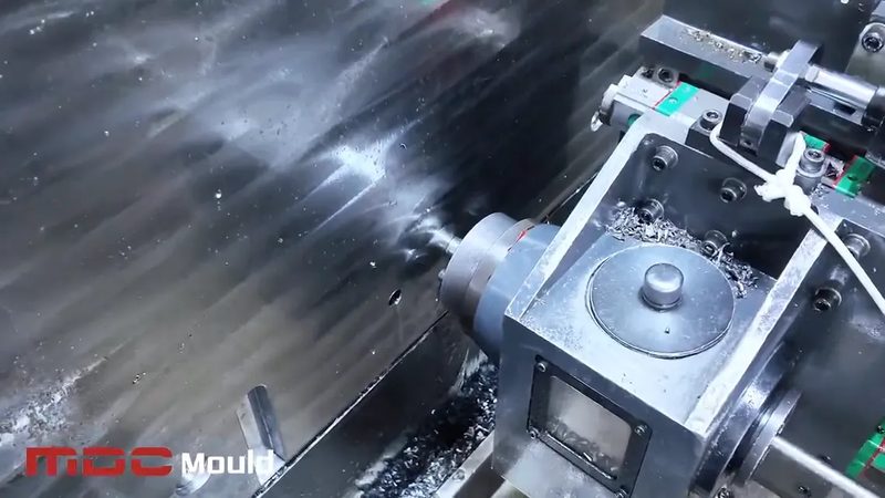 高精度吹塑模具：揭秘其制造工艺与关键因素